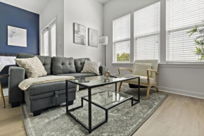 Chic Studio - 5 Min DT, Gym, Parking, W-D - Sleeps 6